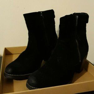 Taos Shaka Suede Ankle Boot US Size 5-5.5 / EUR Size 36.